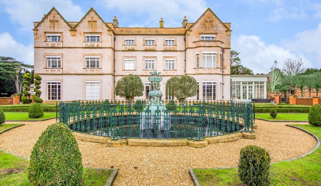 Bunny Hall Escape - Three Bedroom Apartment, Sleeps 6