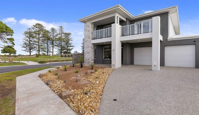 Bunya By The Sea - Absolute Beach Front - Luxury Accommodation - Ocean Views