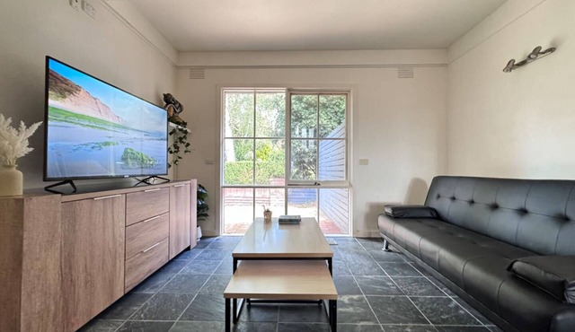 Bunyip Scenic Farm Escape: Spacious Retreat Near Gumbuya World Theme Park