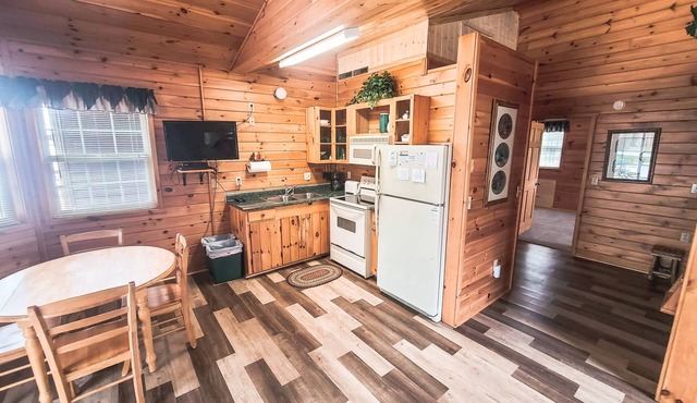 Bur Oak Cabin- Cabin on the Chippewa Flowage within a Resort