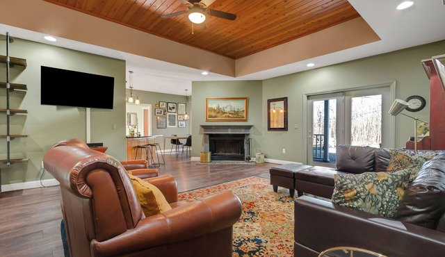 Bur Oak House: Summer Adventures Await Near Frankenmuth – Stay at Bur Oak House!