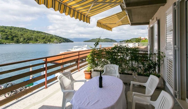 Bura Two Bedroom Apartment with Terrace and Sea View