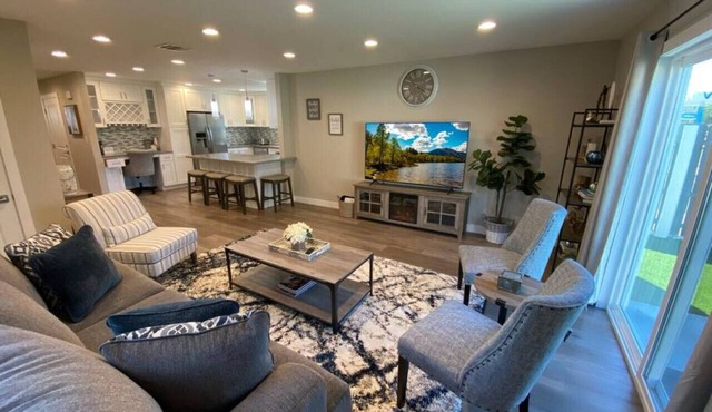 Burbank Luxury 2-Story Home with Amazing Views!