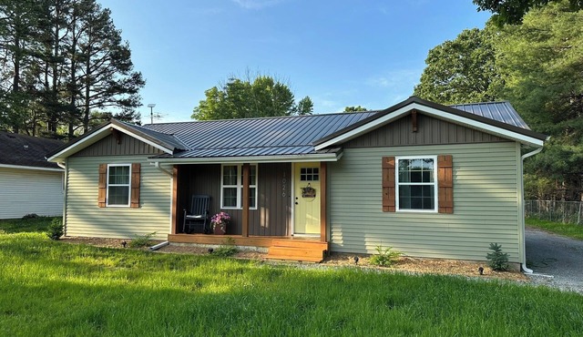 Burchtree Retreat featuring 3 Bedroom Home in Houston MO