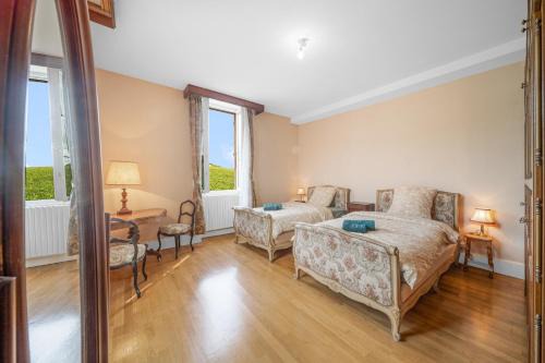 Burgundian house near vines and Beaune