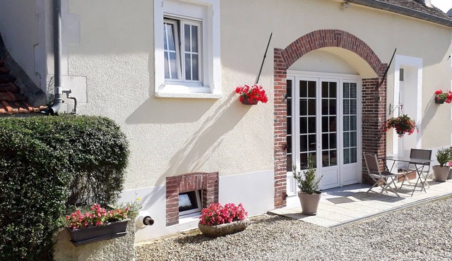 Burgundy farmhouse for 2