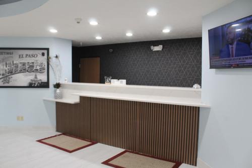 Burgundy Inn & Suites