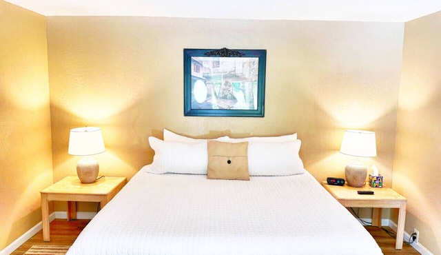 Burgundy Room at Kerbyville Inn - Newly Remodeled