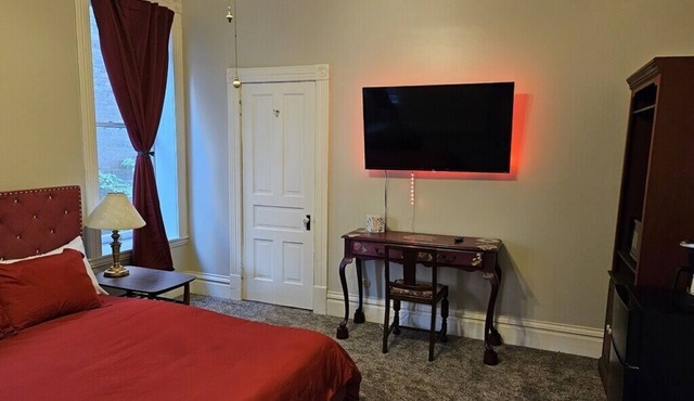 Burgundy Room - LAFAYETTE SQUARE