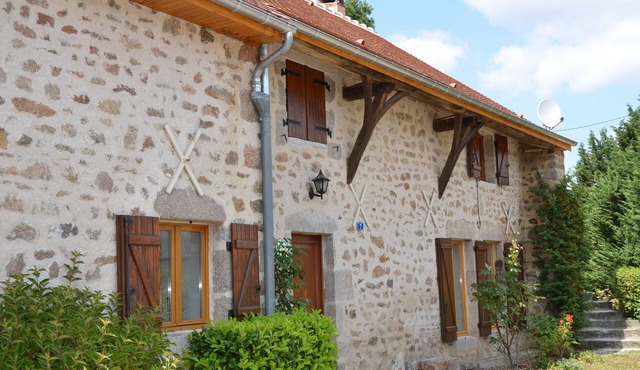 Burgundy traditional cottage with a vast flower garden to enjoy nature & calm