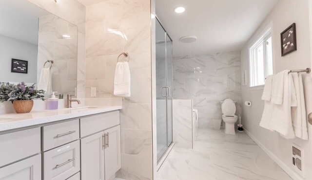 Burien's Top Unit with Spa-Inspired Bathroom