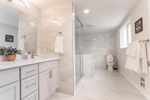 Burien's Top Unit with Spa-Inspired Bathroom