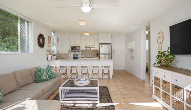 Burleigh Beach Pad 100m from beach - stunning