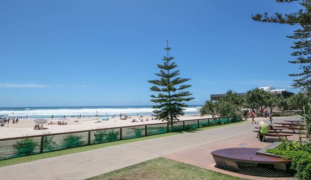 BURLEIGH BEACH - Renovated Unit With Free WIFI