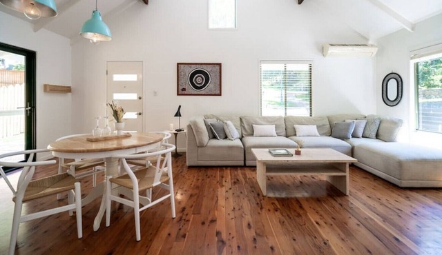 Burleigh Glen Cottage