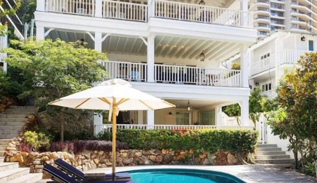 ★Burleigh Hamptons★ Surf views, Heated pool 200m to beach