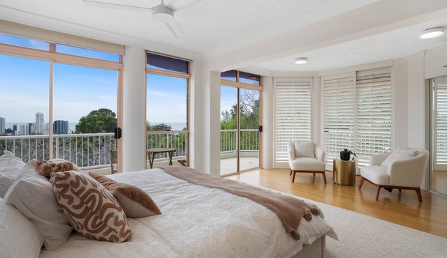 Burleigh Heads hidden gem with breathtaking view and walking distance from beach