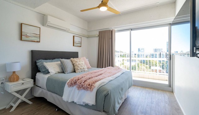 Burleigh Point Beach Vibes 2 bed