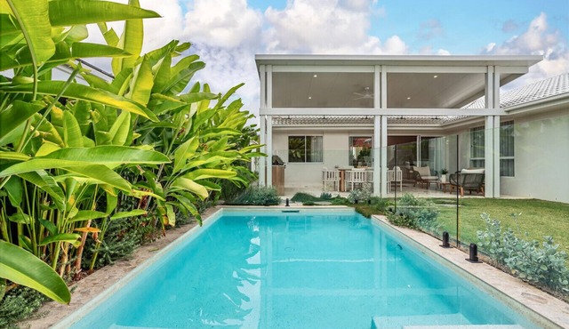 Burleigh Waters Luxury