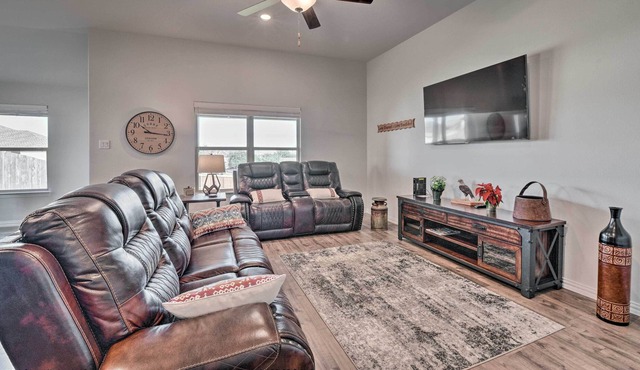 Burleson Family Home - 1/2 Mi to Shops & Food