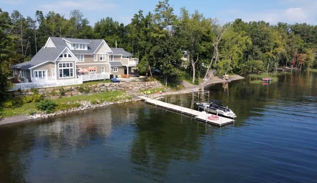 Burlington Lakefront Luxury 6 bed/3.5 bath