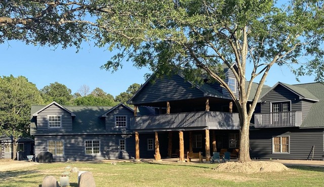Burn Valley Lodge is a spacious and fun 'resort style' place on 100 Acres