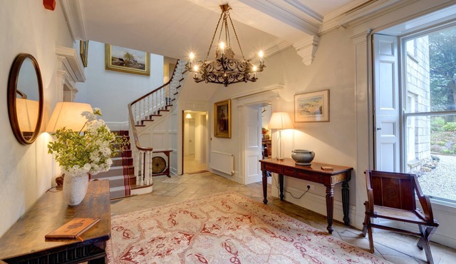 Burncoose House - a house that sleeps 14 guests in 7 bedrooms