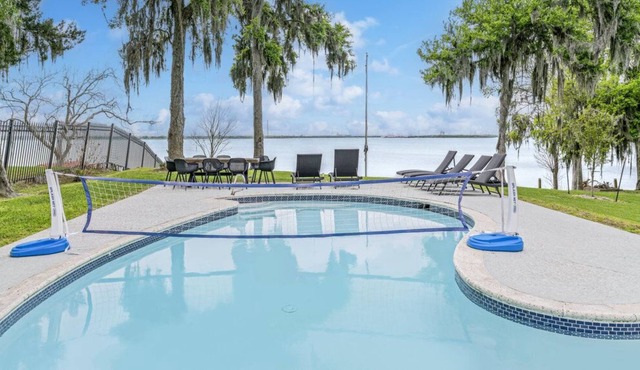 Burnet Bay Waterfront Pool Resort