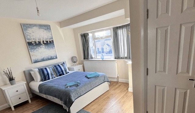 Burnham/Slough Spacious Four Bedroom House