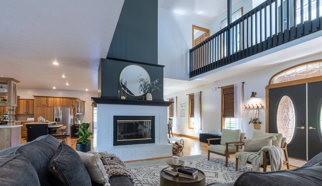 `Burning Pine Inn' Farm House in Amish country.