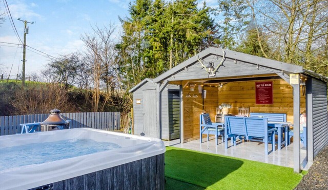 Burnside Cottage - Three Bedroom House, Sleeps 8