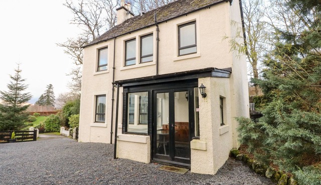 BURNSIDE HOUSE, family friendly, with a garden in Lochawe