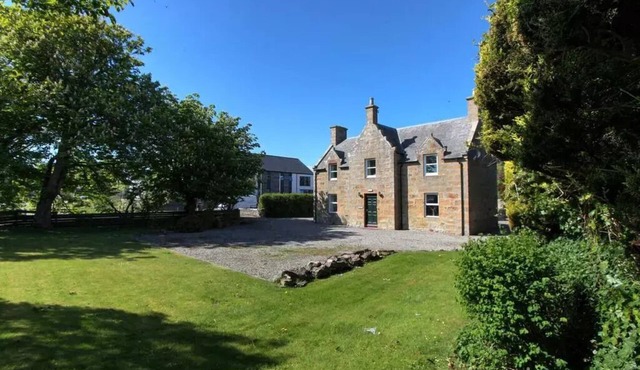 Burnside Retreat is a modern and comfortable three-bedroom property at the heart of the historic town of Dornoch.