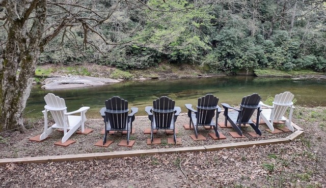 Burnsville, NC - Awesome 40 Acre Retreat on the South Toe River
