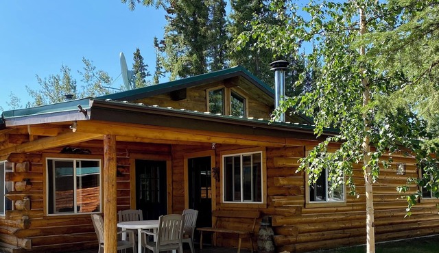 Burnt Paw House-Modern Comfort in the Last Frontier (For families or casual travelers)