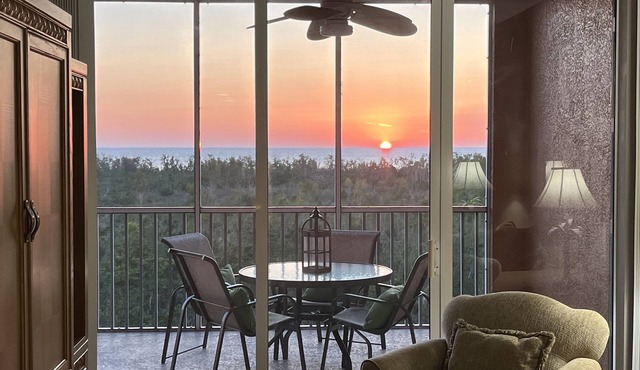 BURNT STORE MARINA- WATER & SUNSET VIEWS WITH POOL!