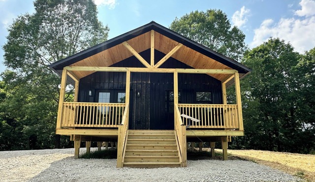 Burr Oak Cabin With Hot Tub and WIFI