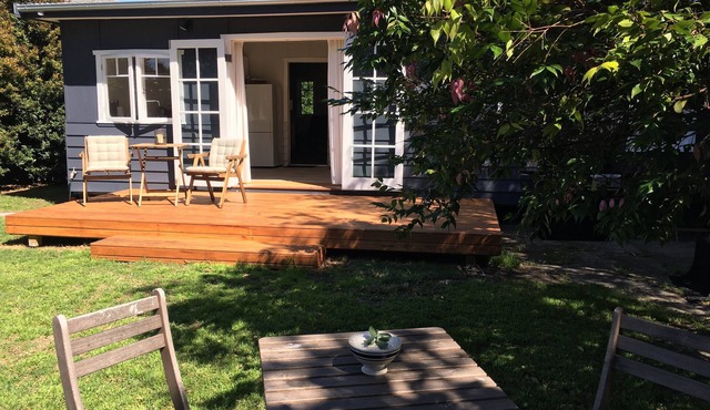 Burrill Lake View Beach Holiday Cottage - pet friendly 🐶