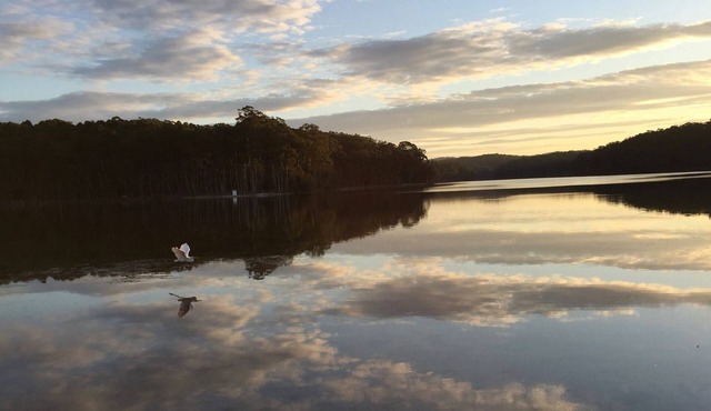 Burrill Lakefront House - direct lake access-kayaks-table tennis-pool table-lawn