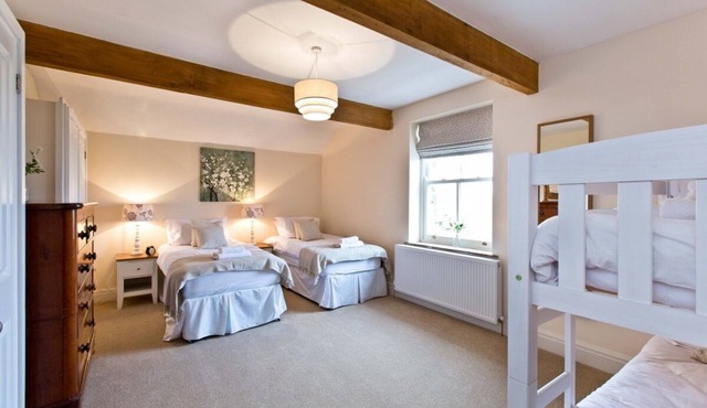 Burrs Farm , Chelmorton sleeps 22 with hot tub