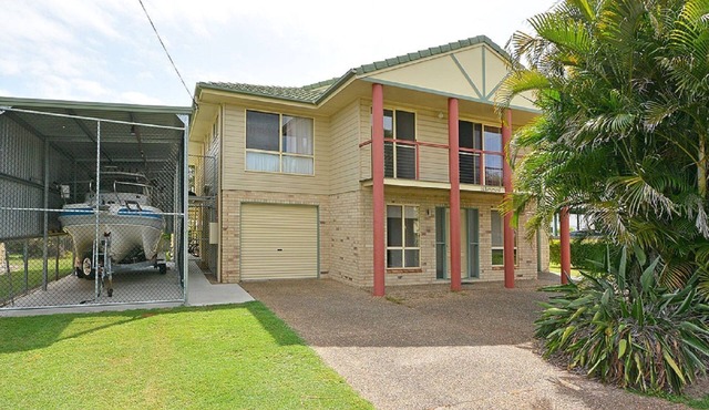 Burrumundi - 100M To Beach - Great Water Views - Deck - Air Con - WiFi - Pool Table