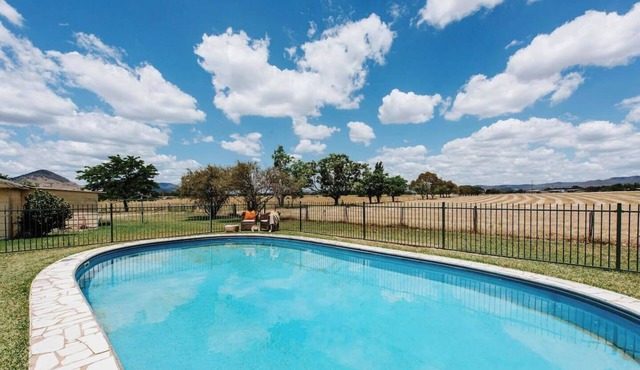 Burrundulla Farmhouse Tranquil Country Allure