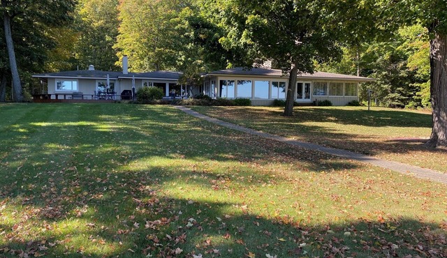 Burt Lake Cottage on Indian Pt, 5 Bed, 4 Bath, Tennis/Pickle Ball Court and Dock