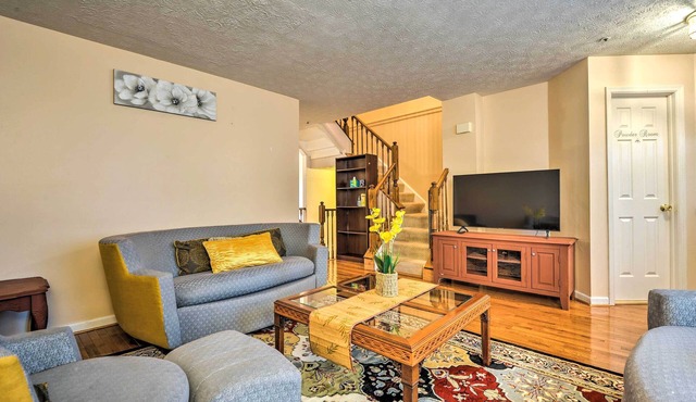 Burtonsville Townhome 20 Mi to DC!