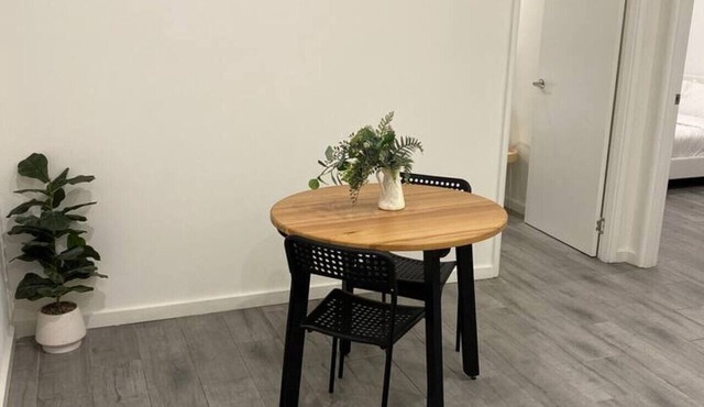 Burwood 2Br Lovely Apartment Near Train Station