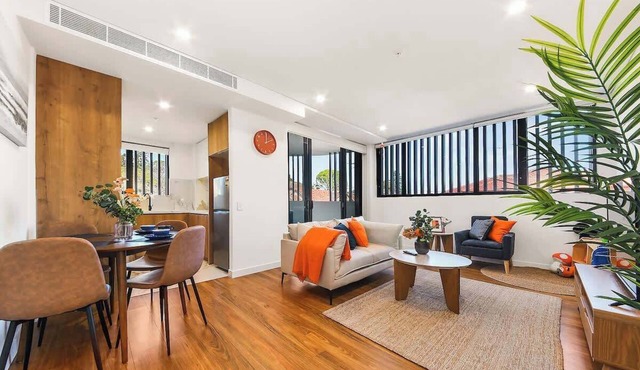 Burwood Central Steps to Shops, Station & Dining