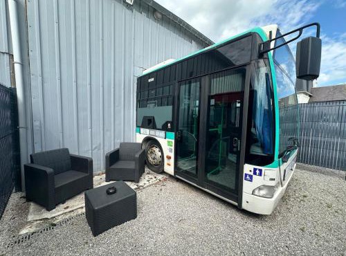 BUS aménagé pour un séjour insolite en famille