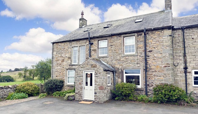 BUSH NOOK HOUSE, pet friendly, with hot tub in Brampton, Cumbria