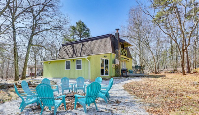Bushkill Villa w/Game Room, Sauna & Pool Access!