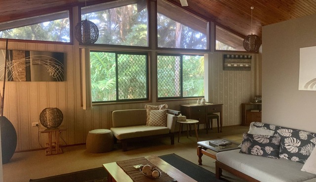 Bushland Beach Holiday House